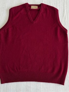 Vintage 70s L.L. Bean Wool Men's V-Neck Sweater Vest in Deep Wine Red